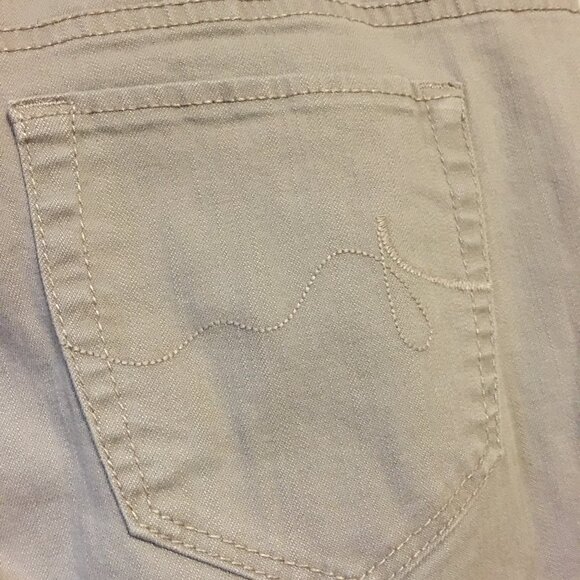 Jones & Co. Oatmeal Rolled Cuff Capris - Picture 6 of 14